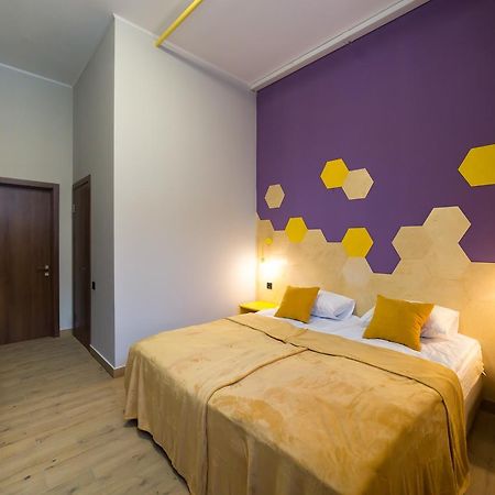 קייב Hotel Bee Station מראה חיצוני תמונה