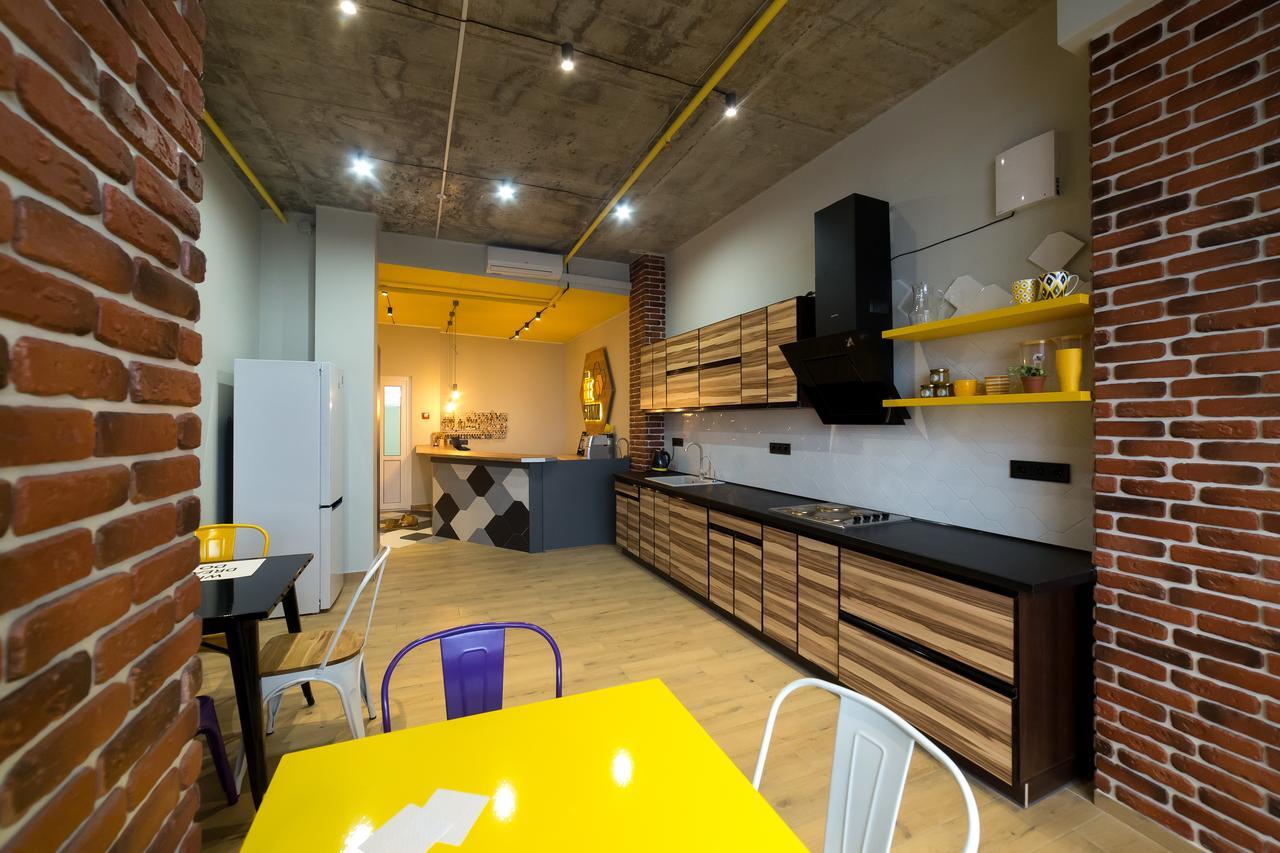 קייב Hotel Bee Station מראה חיצוני תמונה